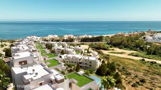 Ático de 2 dormitorios y 2 baños con vistas panorámicas al mar. Casares Costa - MALAGA