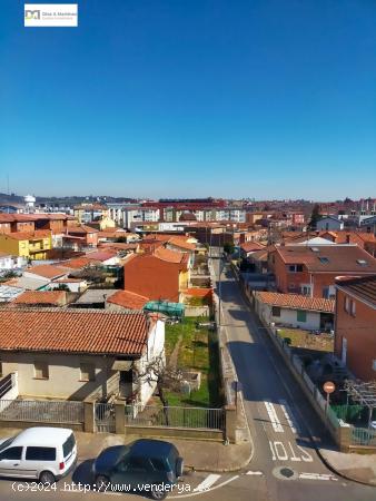 PISO DE 4 DORMITORIOS CON BUENAS VISTAS - LEON