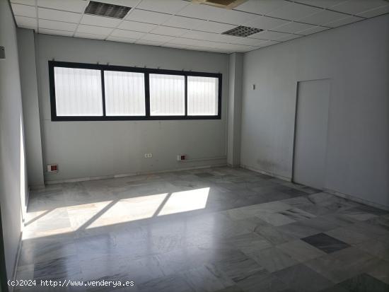 Venta de Comercial en Mairena del Aljarafe (Sevilla) - SEVILLA