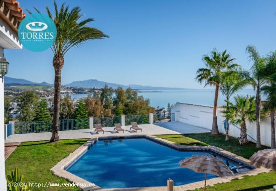 VILLA EN ZONA BAHÍA DORADA - MALAGA