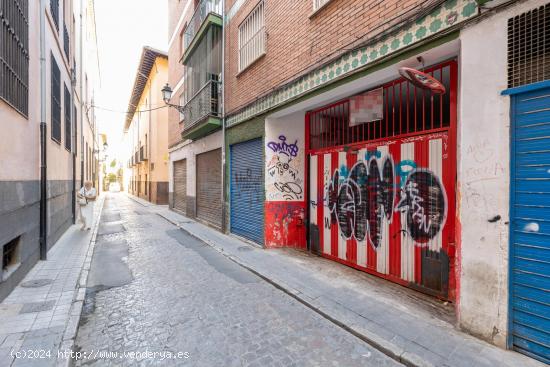  ¡Oportunidad de inversión! 16 plazas de garaje en venta - GRANADA 