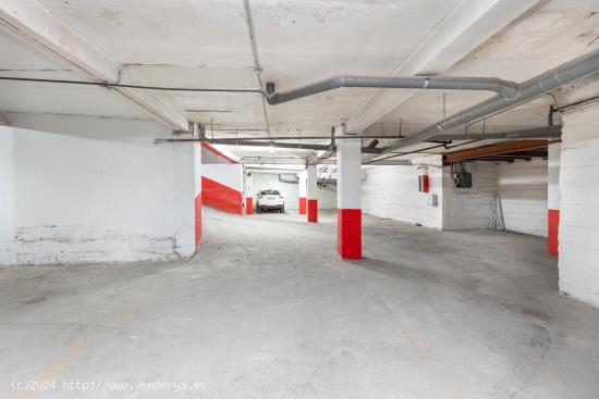 ¡Oportunidad de inversión! 16 plazas de garaje en venta - GRANADA