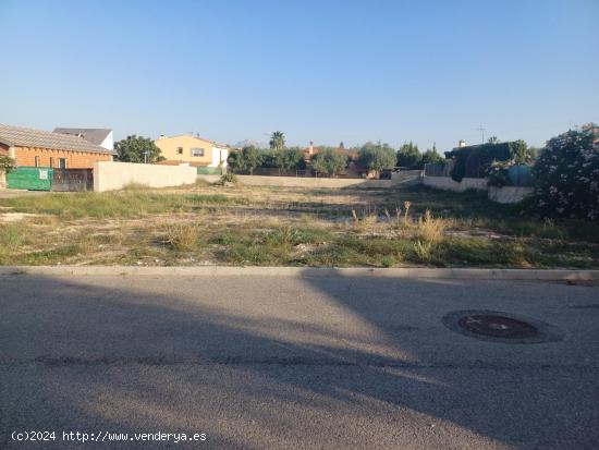 CONTSTRUYE TU HOGAR EN ESTE SOLAR URBANO DE 1.300 m2 EN  LOS GIRASOLES  - ALICANTE