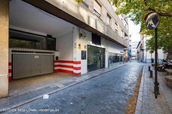 Centro de la ciudad. Amplia plaza de garaje con fácil acceso, junto a Recogidas y San Anton - GRANA