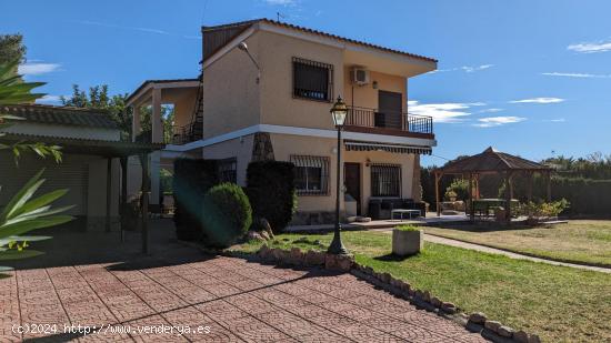 Chalet en la urbanización Pedralvilla de Olocau - VALENCIA