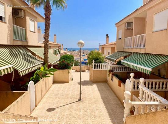  ADOSADO CON PISCINA EN SANTA POLA, ZONA SANTIAGO BERNABEU - ALICANTE 