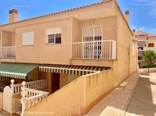 ADOSADO CON PISCINA EN SANTA POLA, ZONA SANTIAGO BERNABEU - ALICANTE