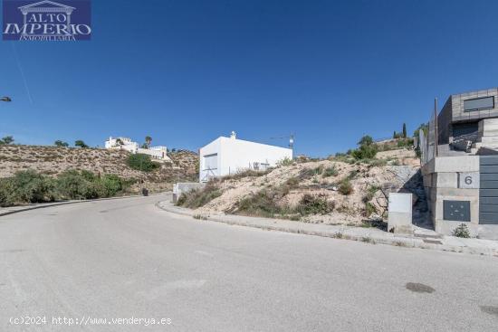  SOLAR URBANO EN ALTOS DE LA ZUBIA CON MAGNÍFICAS VISTAS - GRANADA 