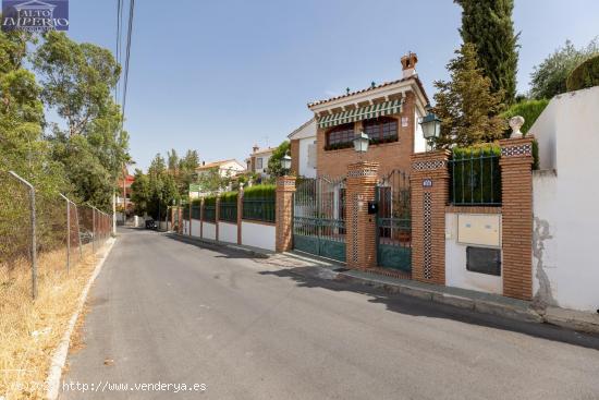 DOS CASAS EN VENTA EN URB. VIÑA DEL REY - GRANADA