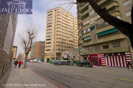 PLAZA DE GARAJE JUNTO GLORIETA DE ARABIAL - GRANADA