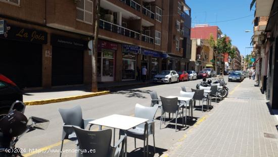  Local en zona muy comercial en Manises - VALENCIA 