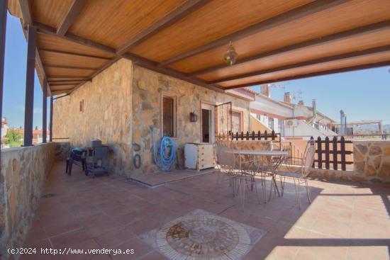 MARAVILLOSA CASA PAREADA EN ALBOLOTE - GRANADA