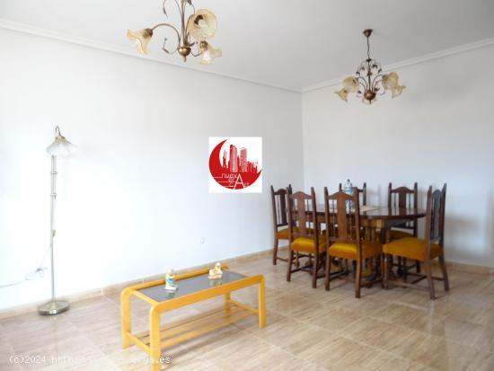 ¡Coqueto piso en venta de 3 dormitorios salón-comedor, balcón y plaza de garaje en Lobosillo! - M