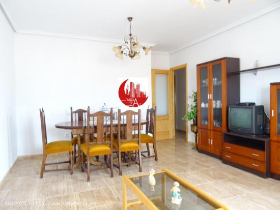 ¡Coqueto piso en venta de 3 dormitorios salón-comedor, balcón y plaza de garaje en Lobosillo! - M