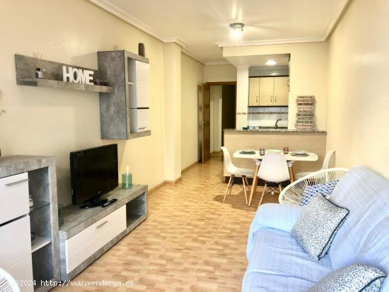 SE ALQUILA APARTAMENTO DE 2 D A TAN SOLO 100 METROS DE LA PLAYA DEL CURA EN TORREVIEJA - ALICANTE