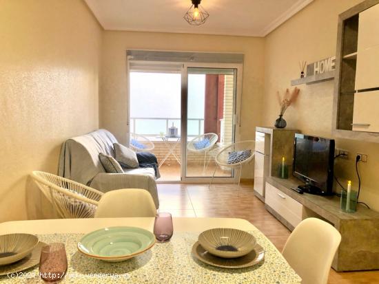 SE ALQUILA APARTAMENTO DE 2 D A TAN SOLO 100 METROS DE LA PLAYA DEL CURA EN TORREVIEJA - ALICANTE