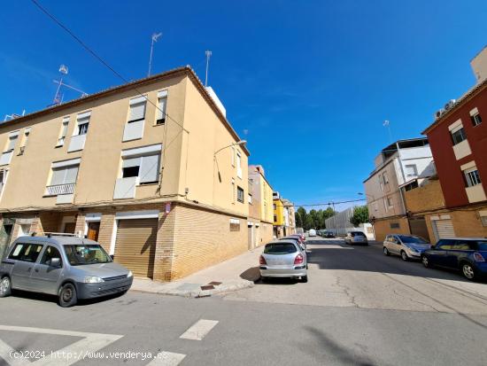 ESTUPENDA CASA ESQUINERA A DOS CALLES - VALENCIA