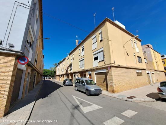 ESTUPENDA CASA ESQUINERA A DOS CALLES - VALENCIA