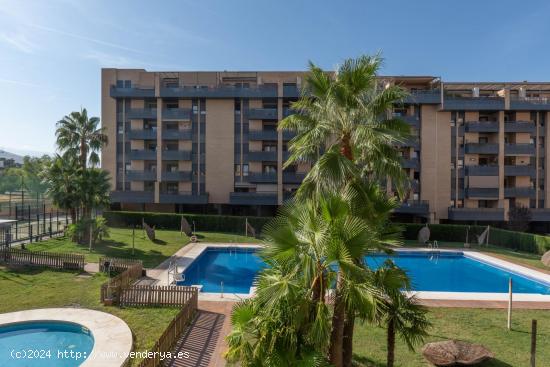  FANTÁSTICO PISO EN URBANIZACIÓN PRIVADA CON PISCINA EN GRANADA - GRANADA 