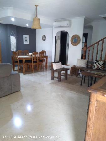  CHALET ADOSADO EN VENTA EN EL CAMPELLO - ALICANTE 