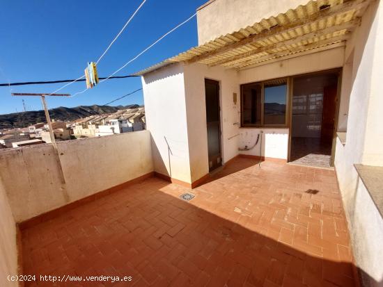 Casa con cuatro dormitorios en Puerto Lumbreras - MURCIA