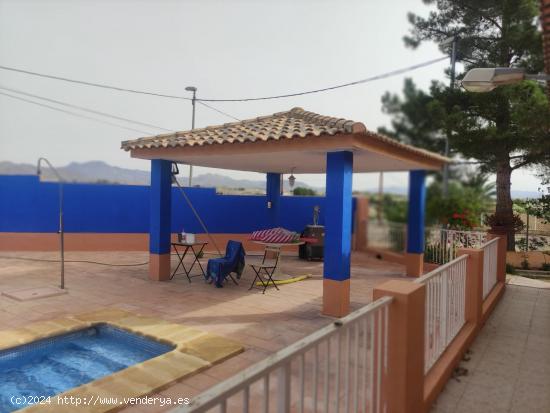 Gran Chalet en planta con piscina a la venta en Los Valientes - MURCIA