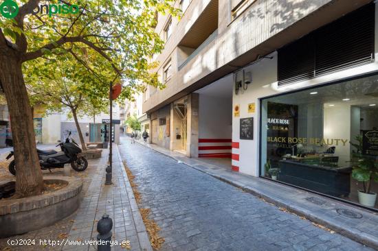 Centro de la ciudad. Amplia plaza de garaje con fácil acceso, junto a Recogidas y San Anton - GRANA