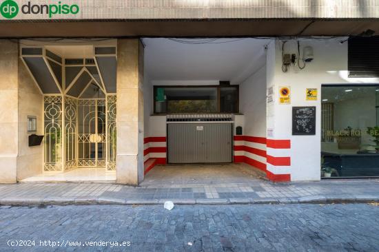 Centro de la ciudad. Amplia plaza de garaje con fácil acceso, junto a Recogidas y San Anton - GRANA