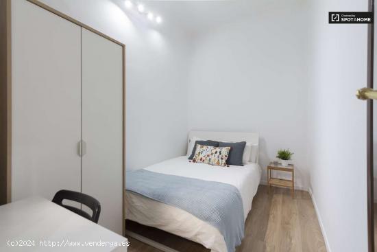  Relajante habitación con calefacción en piso compartido, Puerta del Sol - MADRID 