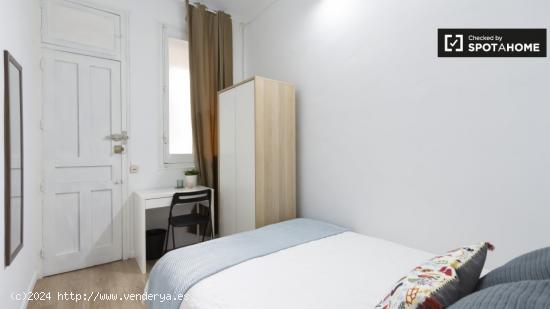 Relajante habitación con calefacción en piso compartido, Puerta del Sol - MADRID