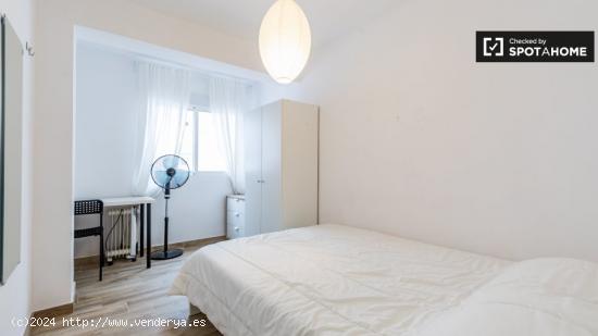 Habitación en apartamento de 3 dormitorios en Camins al Grau. - VALENCIA