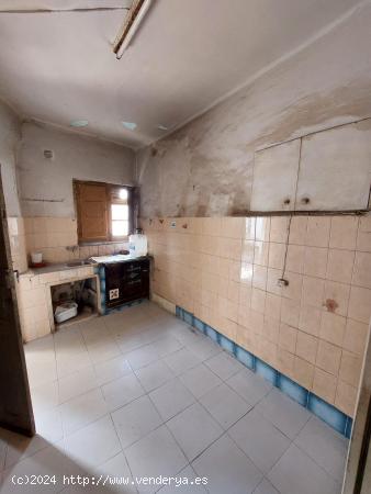 SE VENDE CASA CON TERRENO EN EL CENTRO DE CAMPONARAYA - LEON