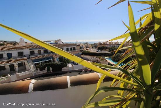 Bungalow planta alta, reformado, con solárium privado, vistas al mar y licencia Turística. - ALICA