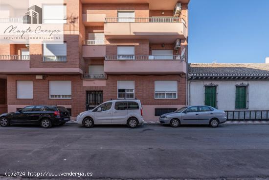 Piso céntrico en Albolote con 3 grandes habitaciones, 2 baños, terraza, cocina, despensa y lavader