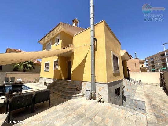 FABULOSO CHALET EN LA CUMBRE CON PISCINA PRIVADA,GRAN PARCELA Y SOTANO - MURCIA