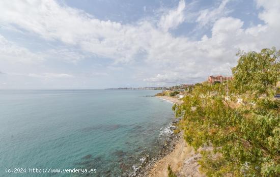 ALQUILER DE LARGA TEMPORADA EN PRIMERA LINEA DE PLAYA EN BENALMADENA - MALAGA