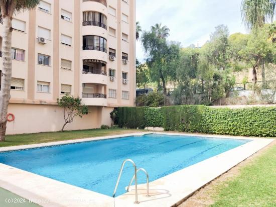 Piso céntrico en Marbella con parking, piscina... - MALAGA