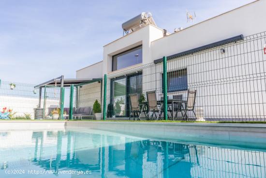 CHALET INDEPENDIENTE EN VENTA EN SAN BERNABÉ - CADIZ