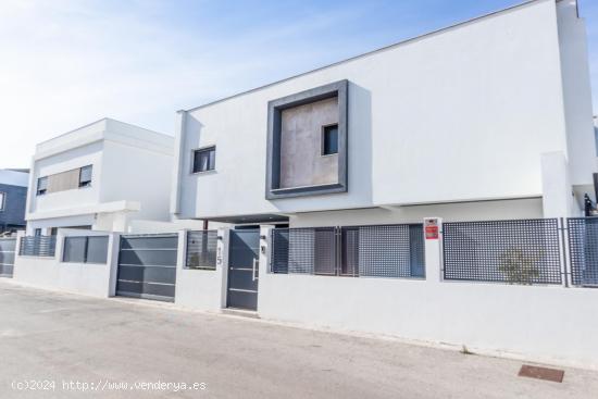 CHALET INDEPENDIENTE EN VENTA EN SAN BERNABÉ - CADIZ