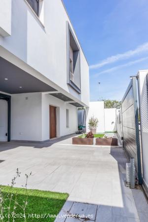 CHALET INDEPENDIENTE EN VENTA EN SAN BERNABÉ - CADIZ