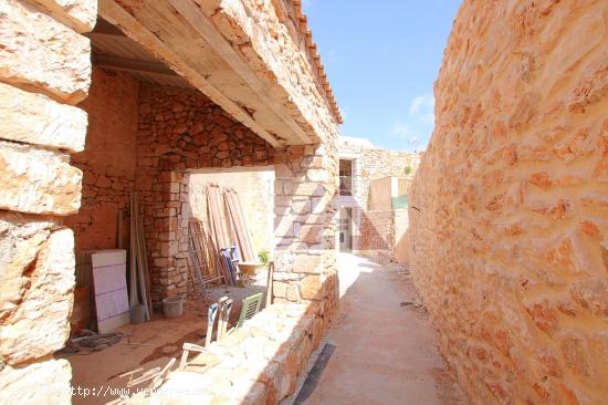 Autentica casa mallorquina de piedra natural en el centro de Santanyi - BALEARES