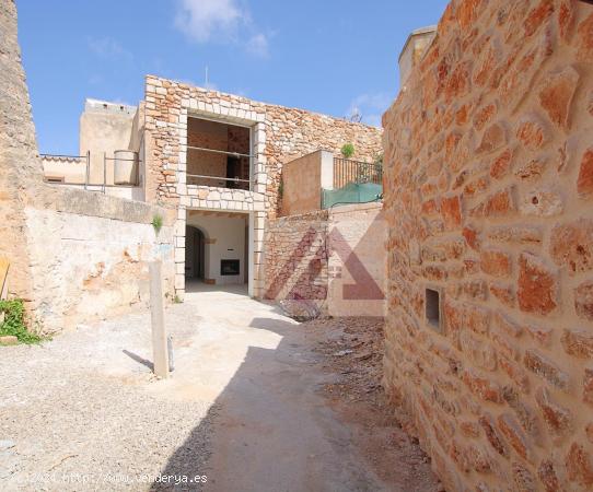 Autentica casa mallorquina de piedra natural en el centro de Santanyi - BALEARES