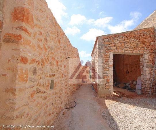 Autentica casa mallorquina de piedra natural en el centro de Santanyi - BALEARES