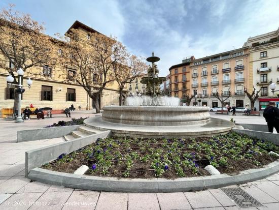 Plaza de garaje para moto en el centro de Huesca - HUESCA