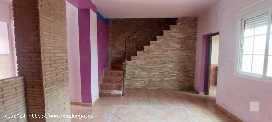 Chalet adosado en venta en Calle Laguna, 41014, Sevilla (Sevilla) 109.000 € - SEVILLA