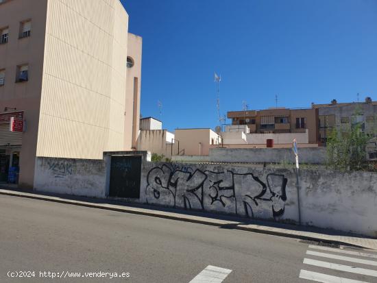 Terreno urbano edificable de 876,8m2 para 3 plantas de  219,2m2 . - BARCELONA