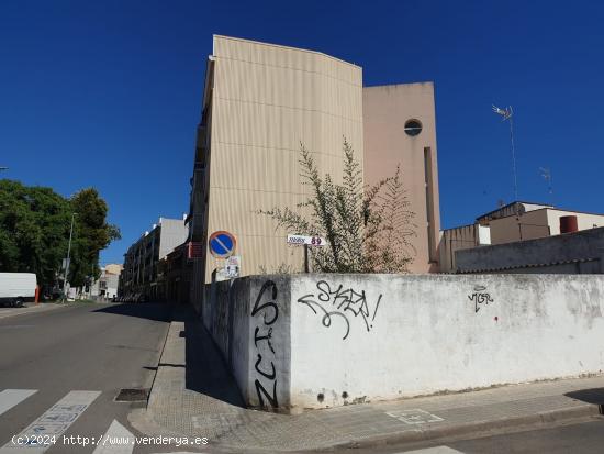 Terreno urbano edificable de 876,8m2 para 3 plantas de  219,2m2 . - BARCELONA