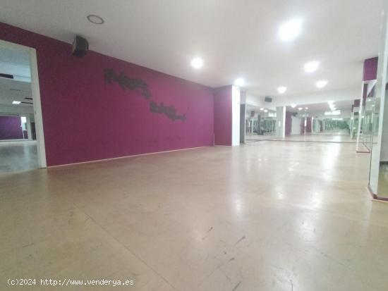 ALQUILER DE LOCAL COMERCIAL EN DOS PLANTAS - MADRID