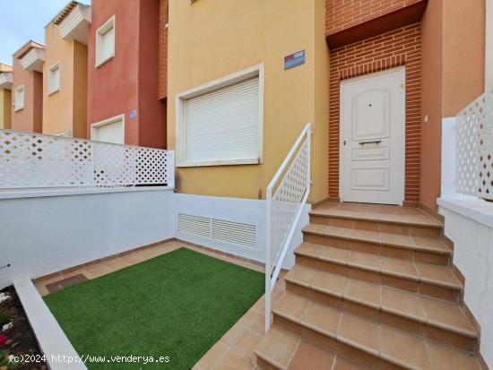 ADOSADO CON 4 HABITACIONES Y 3 BAÑOS EN BIGASTRO - ALICANTE