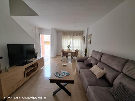 ADOSADO CON 4 HABITACIONES Y 3 BAÑOS EN BIGASTRO - ALICANTE